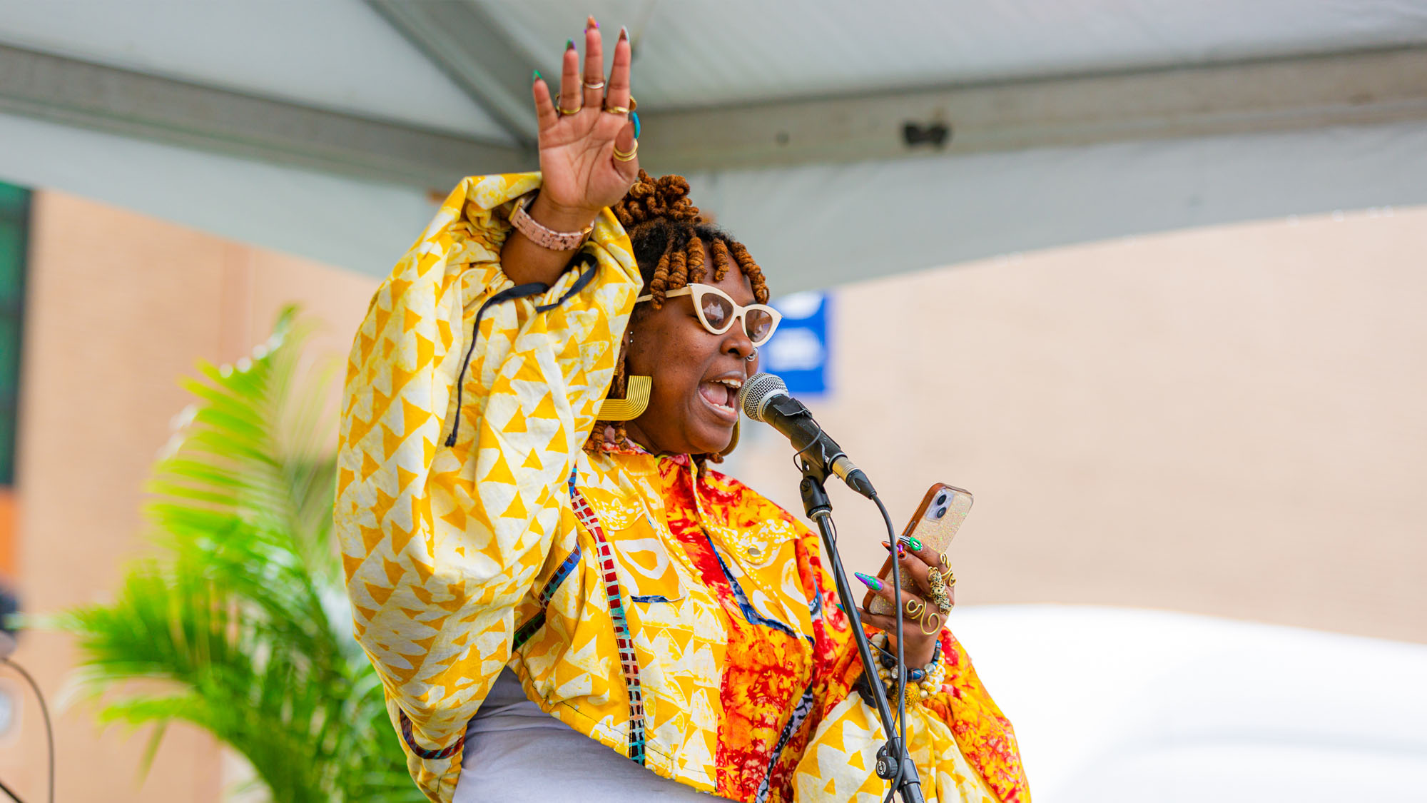 Lady Brion reads a poem from the stage. 