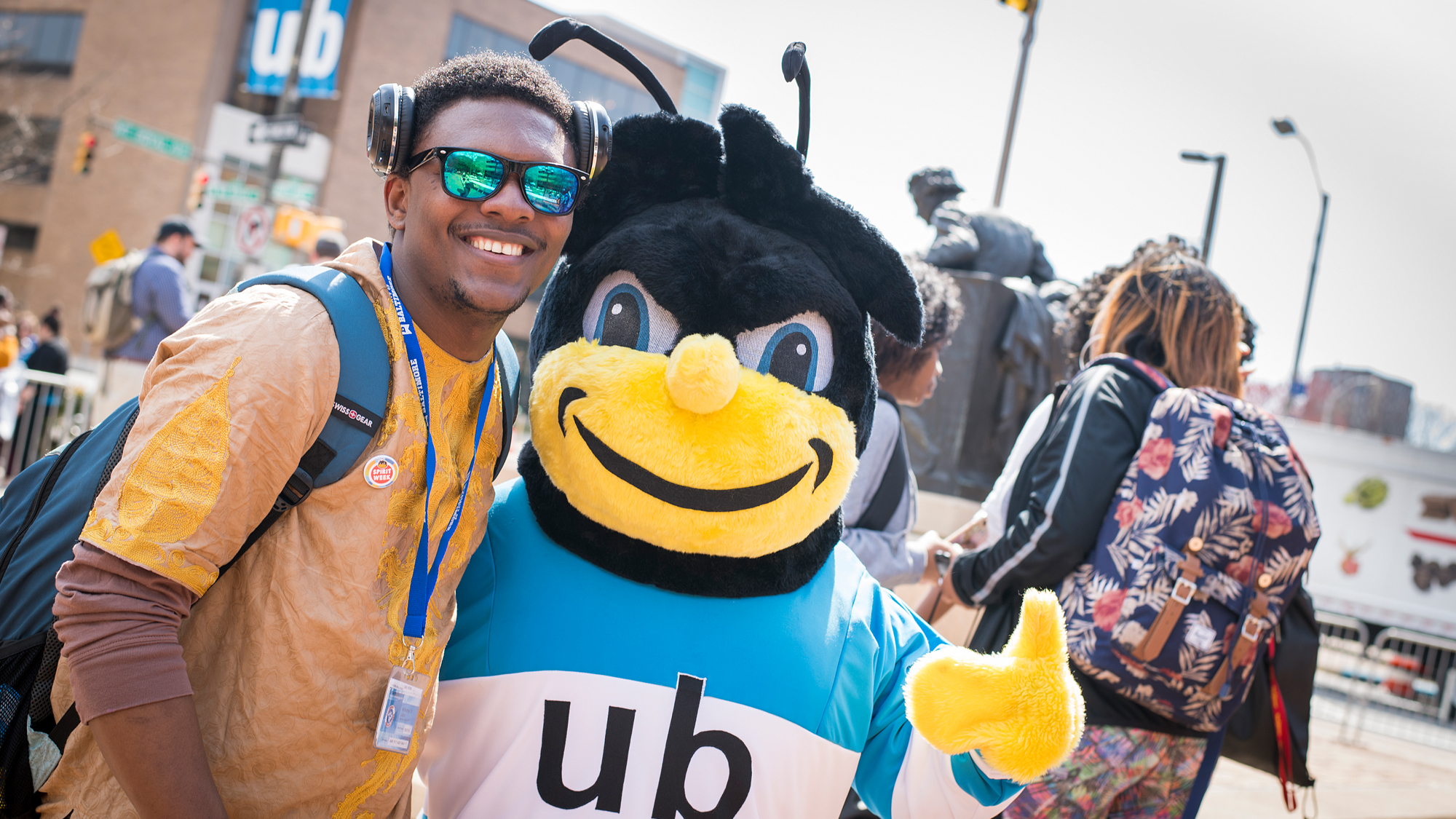 A student poses with Eubie the mascot